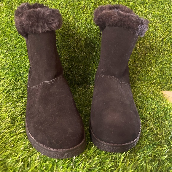 NWOT Black Suede Booties with faux fur lining, size 6 - Picture 2 of 5